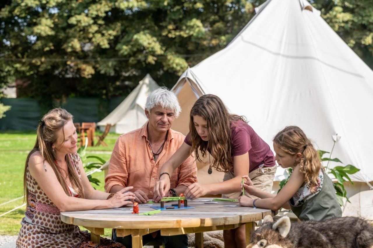 Cocoon Village - Glamping - Domaine Des Grottes De Han Rochefort Eksteriør billede